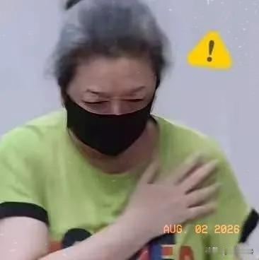 江珊这次，是真让人心疼了。

7月31日，石家庄大剧院，话剧《德龄与慈禧》收官场
