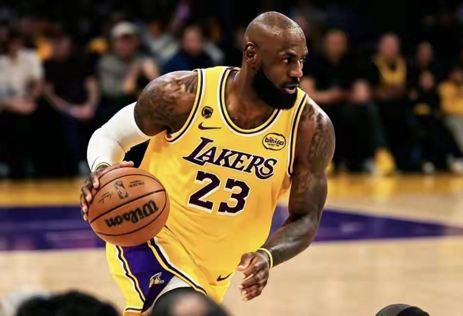 41岁打40多分钟
绝命时刻掏掉谢泼德的球
完成抢断
并且命中扳平比分的三分球