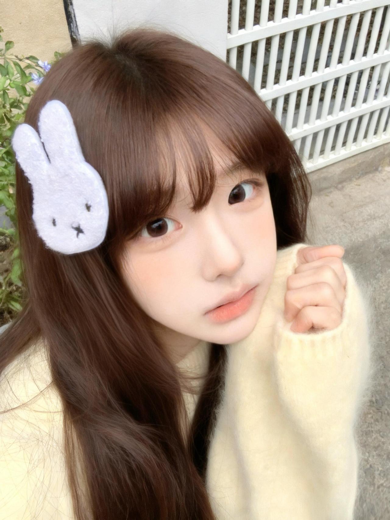 好在门口也挺好拍的
和我的嫩黄色毛衣很搭捏•͈ ·̭ •͈