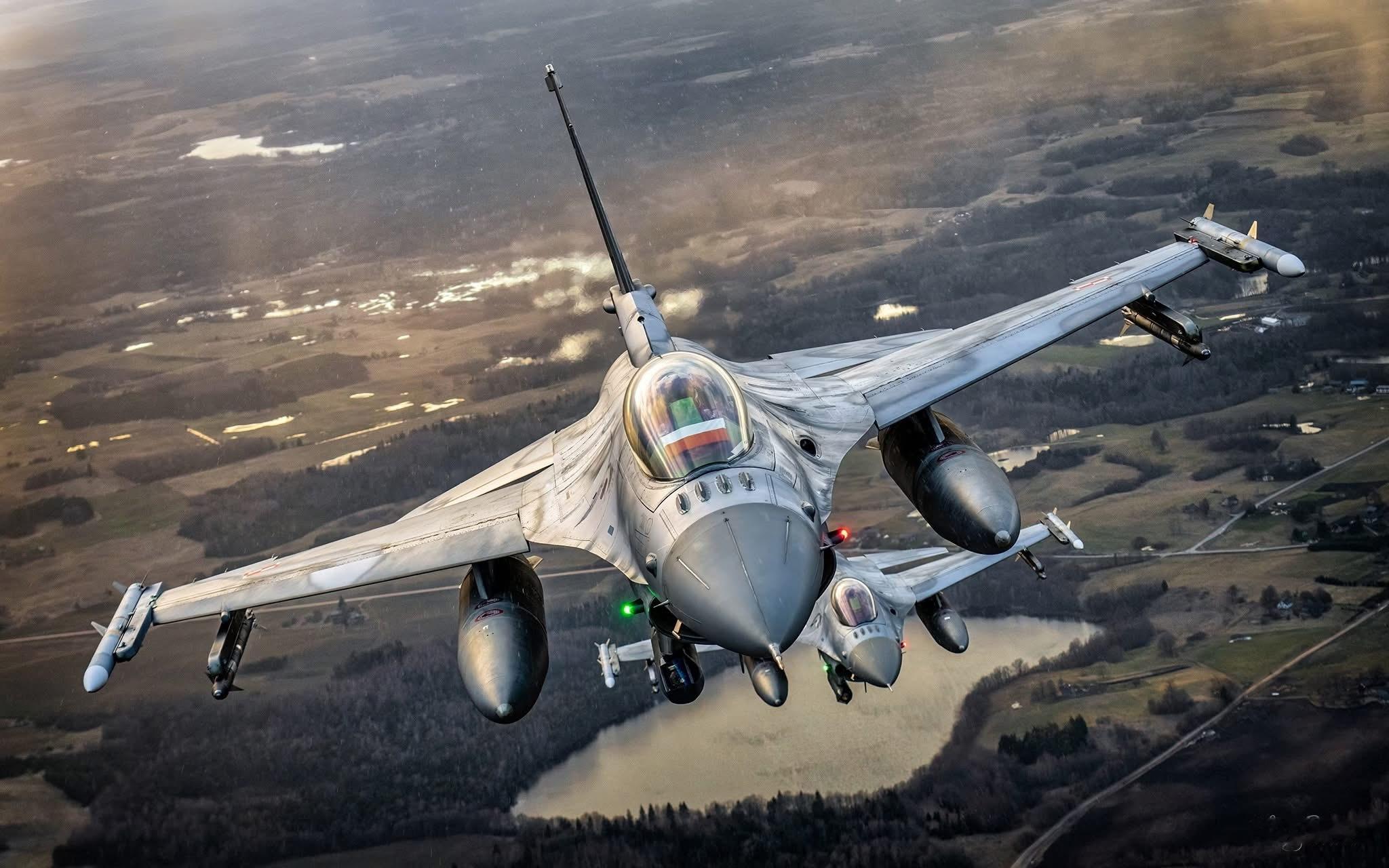 今日战隼 早安 波兰空军F16C空对空摄影Photo credit: Macie