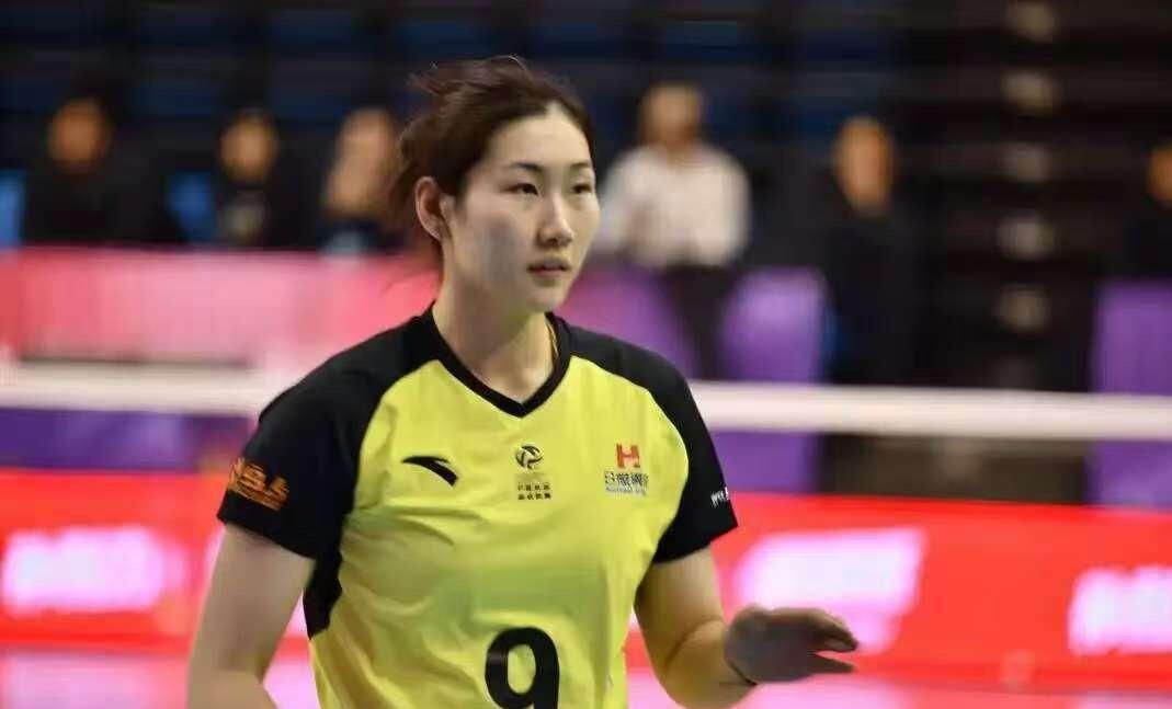 北京时间3月27日，2025-2026中国女排超级联赛3-4名决赛第一回合继续展