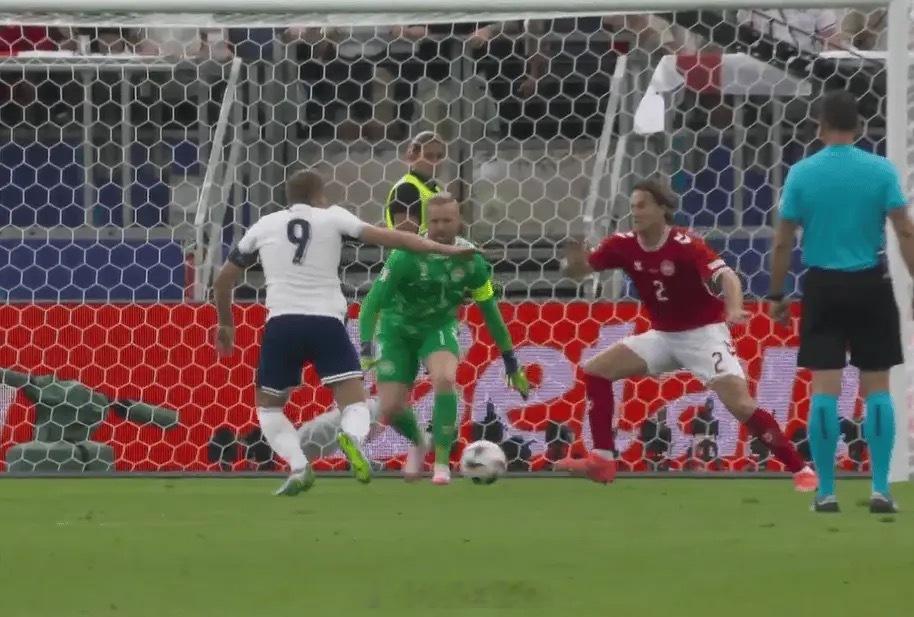 超跑发威！沃克突破传中，凯恩轻松推射破门，英格兰1-0丹麦欧洲杯小组赛第二轮，丹