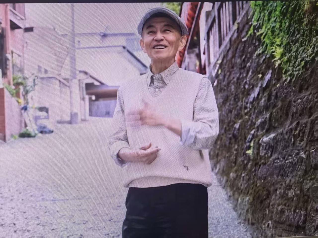 “宇宙流”的开山鼻祖武宫正树很健康！
   当年的武宫把棋盘视为广袤的宇宙，他摈