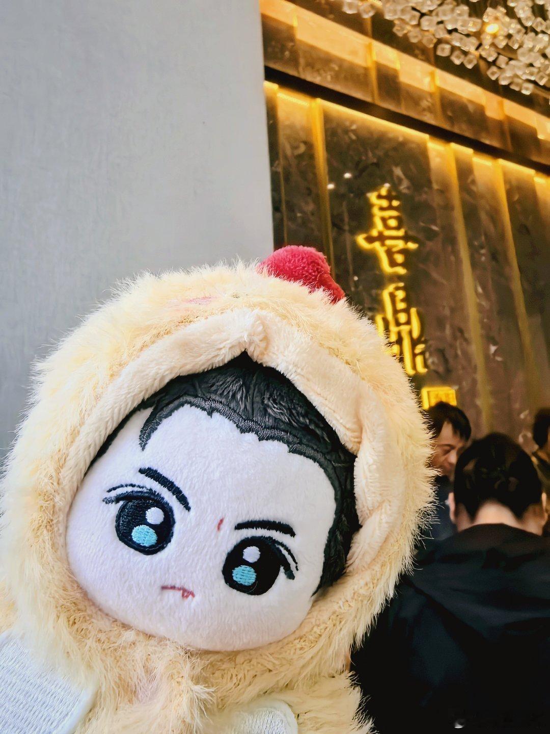 本来觉得有点贵，结果排队要排三小时就排了，先去玩了一圈累了，回来继续等位，我黄小