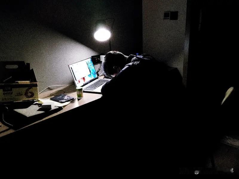 如果不缺钱，我大概率还是会工作。很多人会说不工作，立刻躺平去环游世界，但真到那时