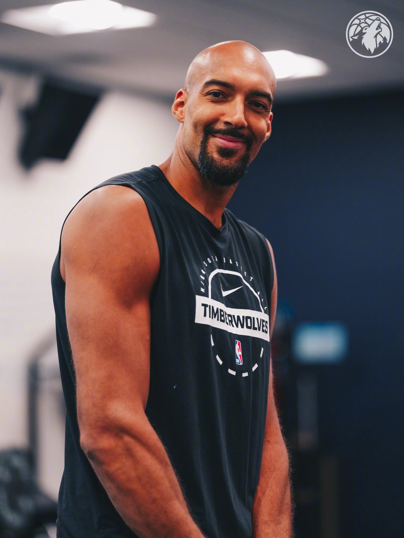 戈贝尔的新造型。大多NBA球员摆脱不了的一点就是头发越来越短，胡子越来越长。NB
