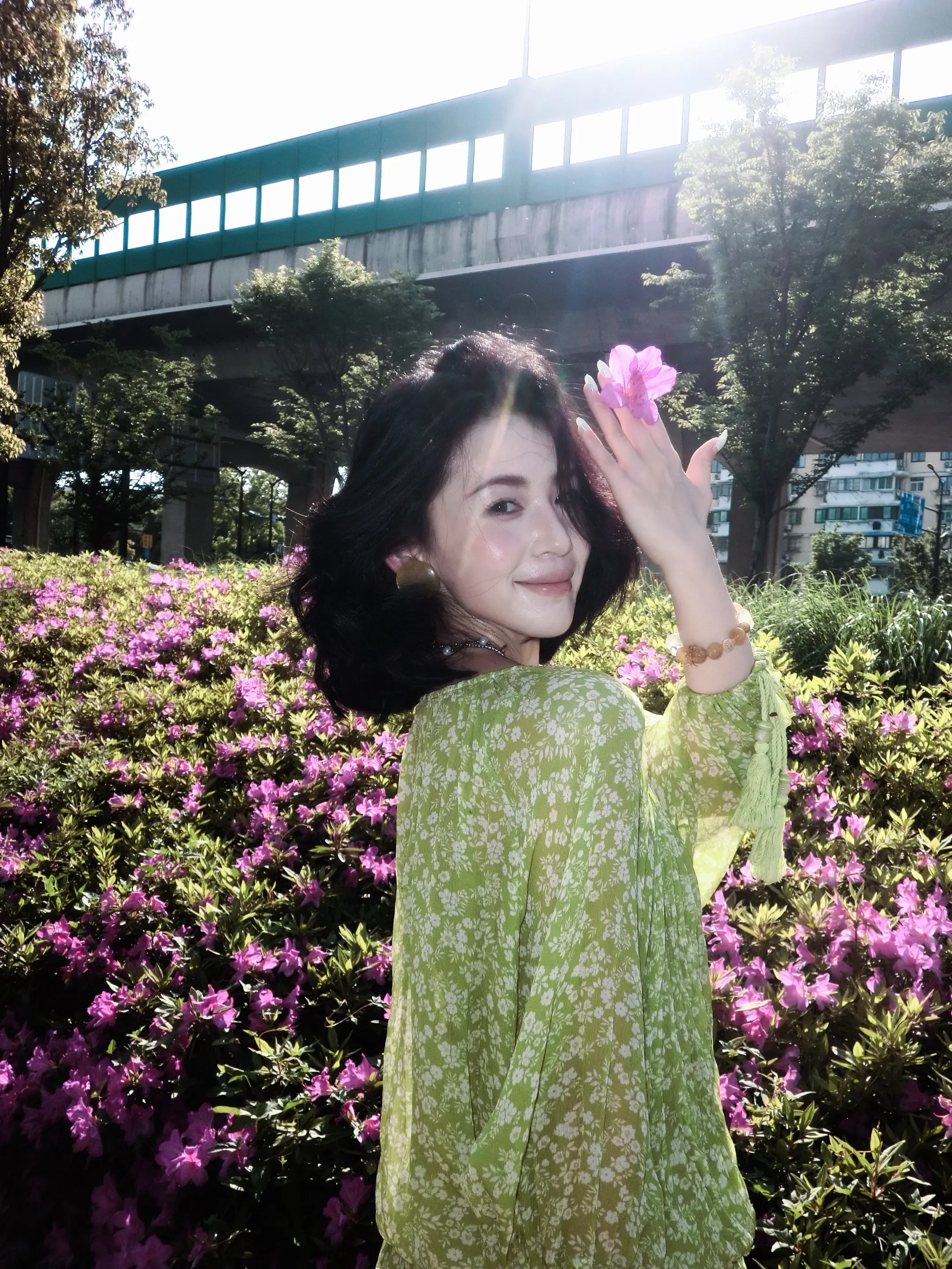 故事里的小黄花变成小粉花。