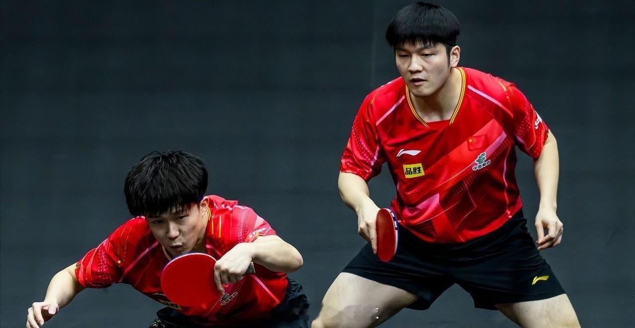 11月15日，全运会乒乓球成年组单打半决赛重磅来袭。12:30男单赛场，樊振东迎