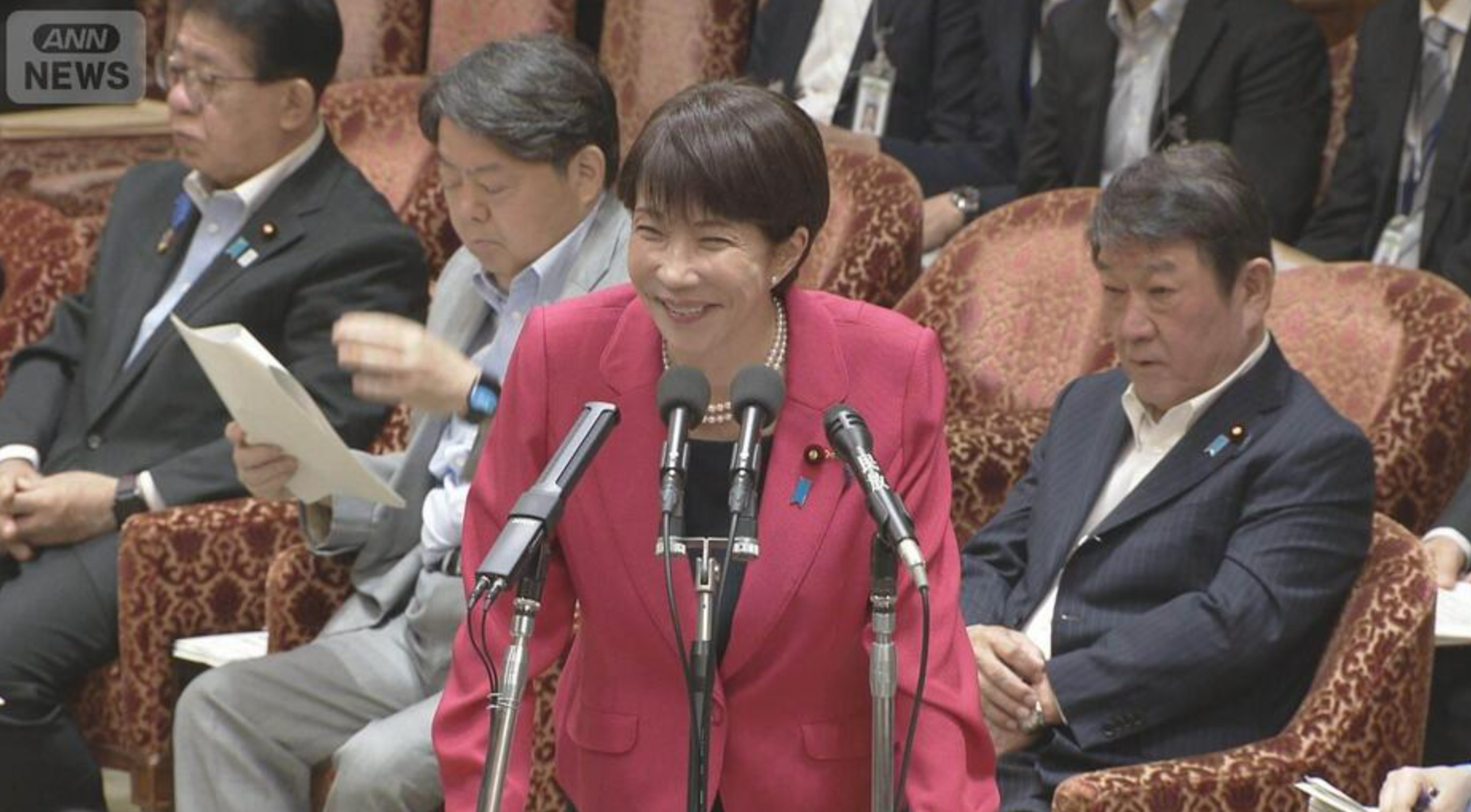 高市内阁支持率持续下跌 高市回应称“不清楚原因”27日，据日媒报道，依据ANN最
