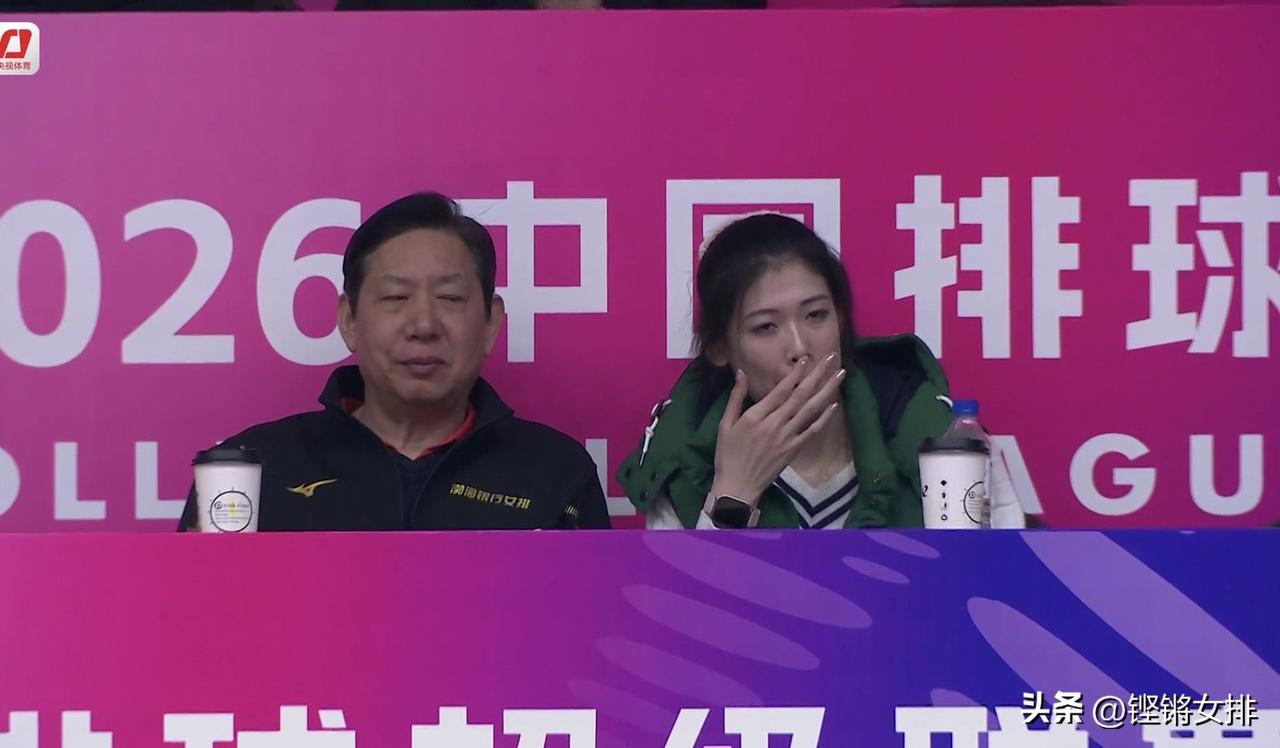 天津女排这球迷的实力也是挺震撼的，江苏女排上海女排去了天津的主场都不会打球了！不