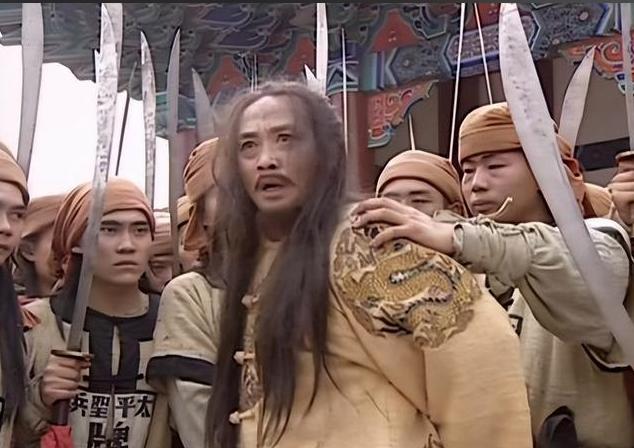 1856年9月，韦昌辉为了泄愤，把重伤的杨秀清捆在自己的宝马之下拖行，杨秀清不停