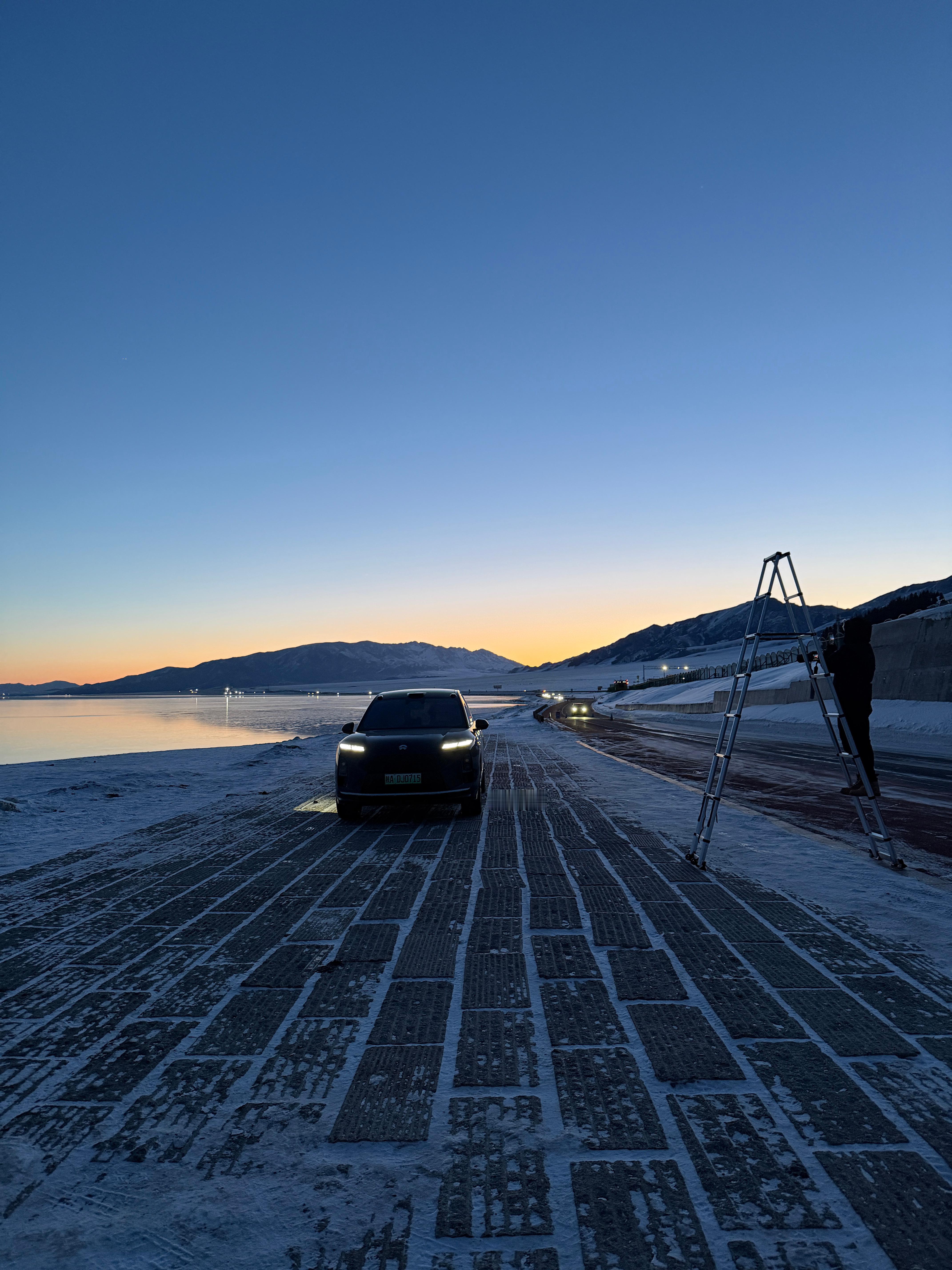 此时 此刻 此地 蔚来全新es8西安自驾新疆蔚来汽车