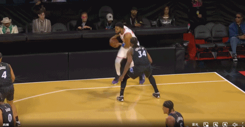 硬唐来袭！唐斯上演单手滑翔劈扣！
在今天NBA季中锦标赛半决赛尼克斯对阵魔术的第