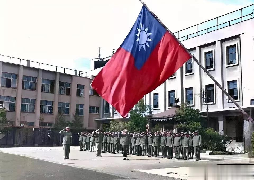 除了清朝军队，民国时期的国军，也曾经踏入过日本国土。第一张图拍摄于1946年5月