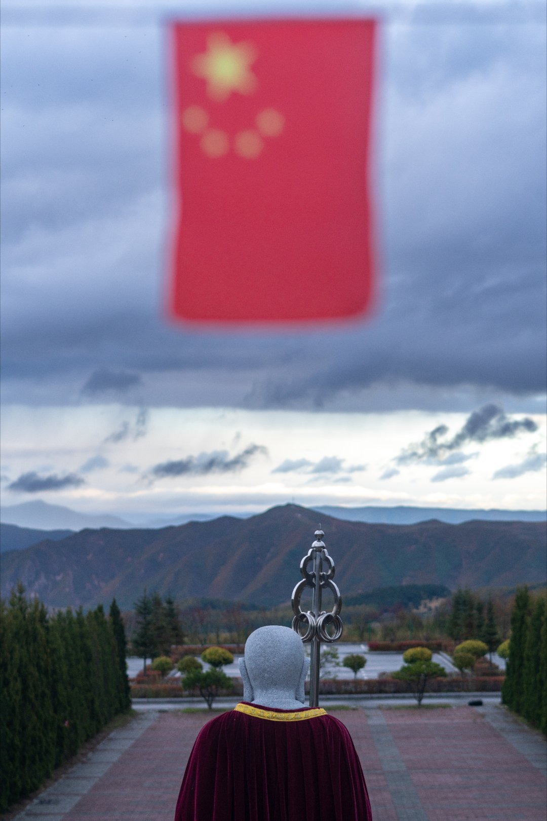 *在路上*延吉～图们...华严寺～佛教寺院+朝鲜族风格的结合...阴天+毛毛雨，
