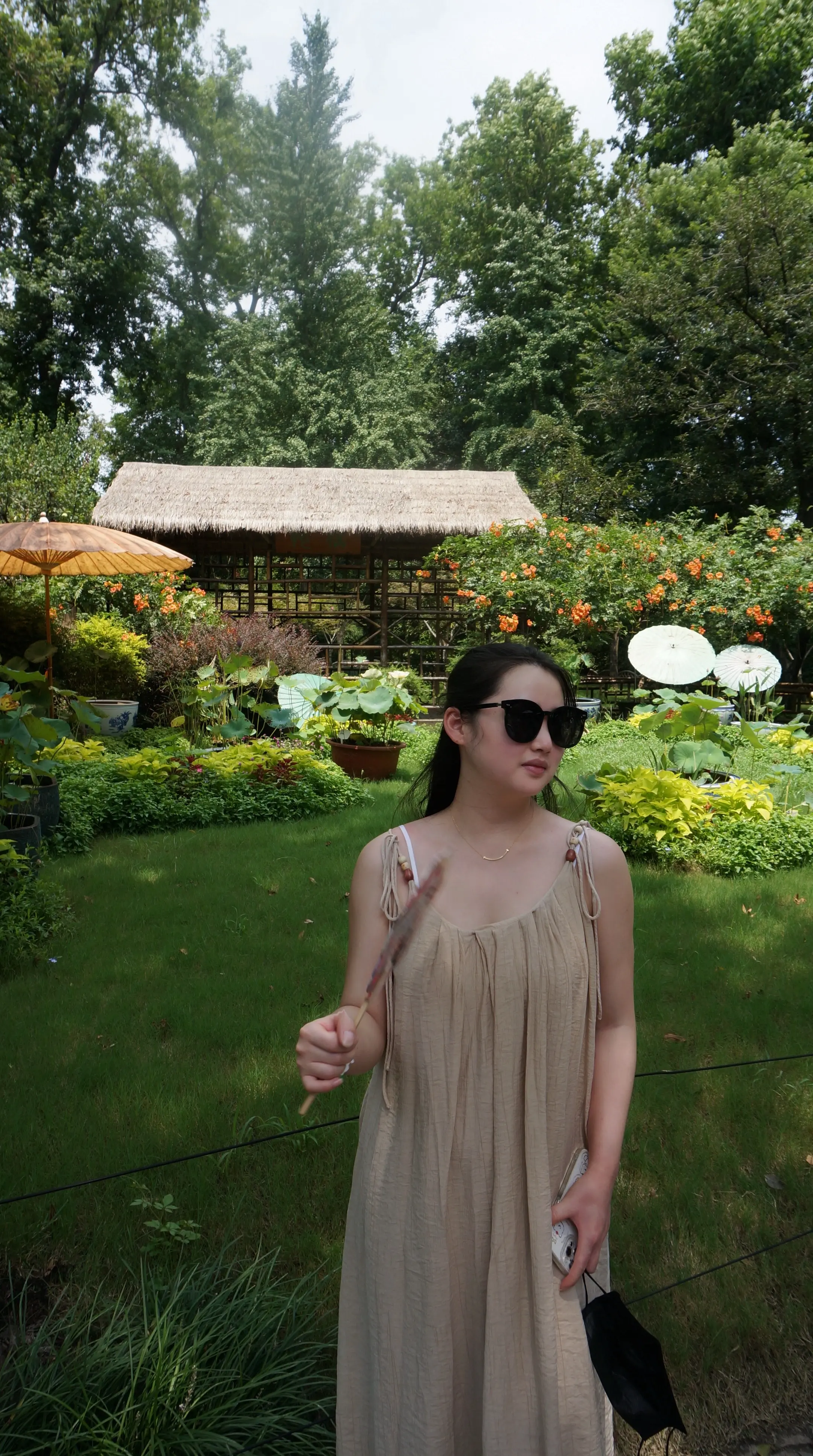 眼睛肿的不像样