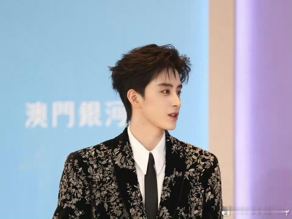 李昀锐李昀锐  敖瑞鹏敖瑞鹏 学历对比，高学历＝高智商，你们喜欢谁？李昀锐: 华