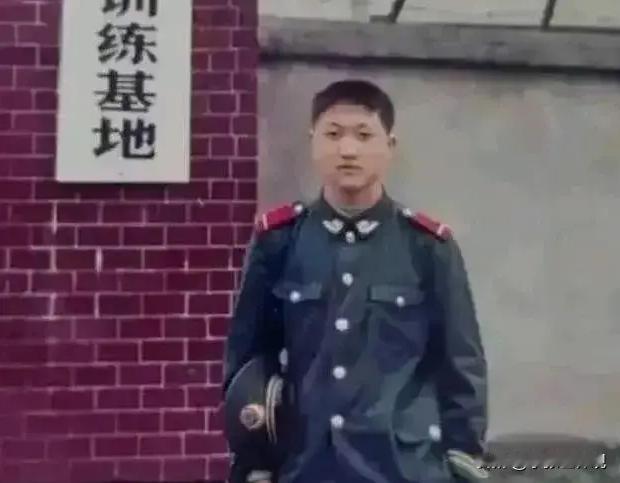 2006年，3名壮汉挟持一名18岁女学生，女孩在长途汽车上悄声向同车的一名武警战