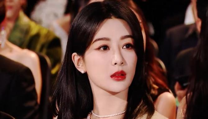 杨紫、毛晓彤被曝，经常去美容院？

说到杨紫，这段时间关于她美貌的营销不少，也确