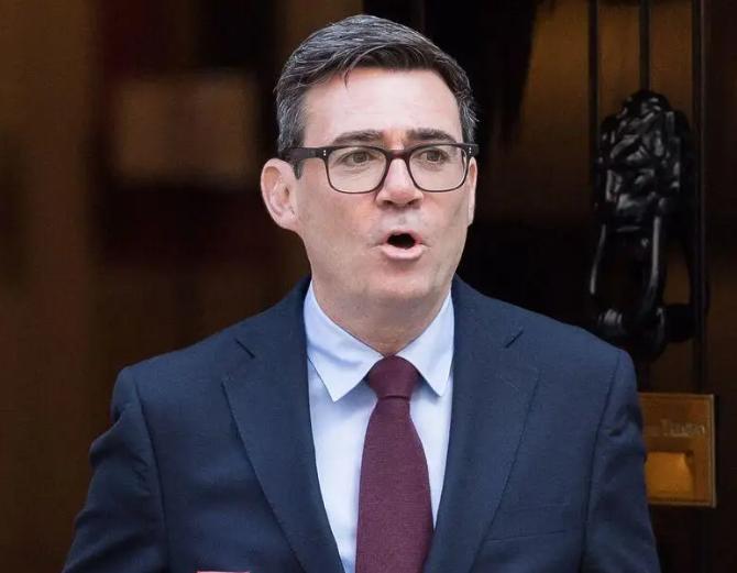 英国这次直接把门关上了！据英国内政部消息，新首相伯纳姆上台仅两个月，至少12名曾