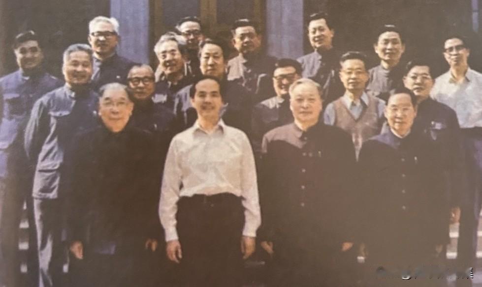 1978年，李政道访问中国科学技术大学研究生院，和严济慈、钱三强、赵忠尧等科学家