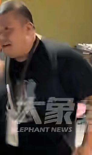 这样的活动也太有吸引力了
山东滨州一家健身房举办了一个活动，只要能在，三个月内减