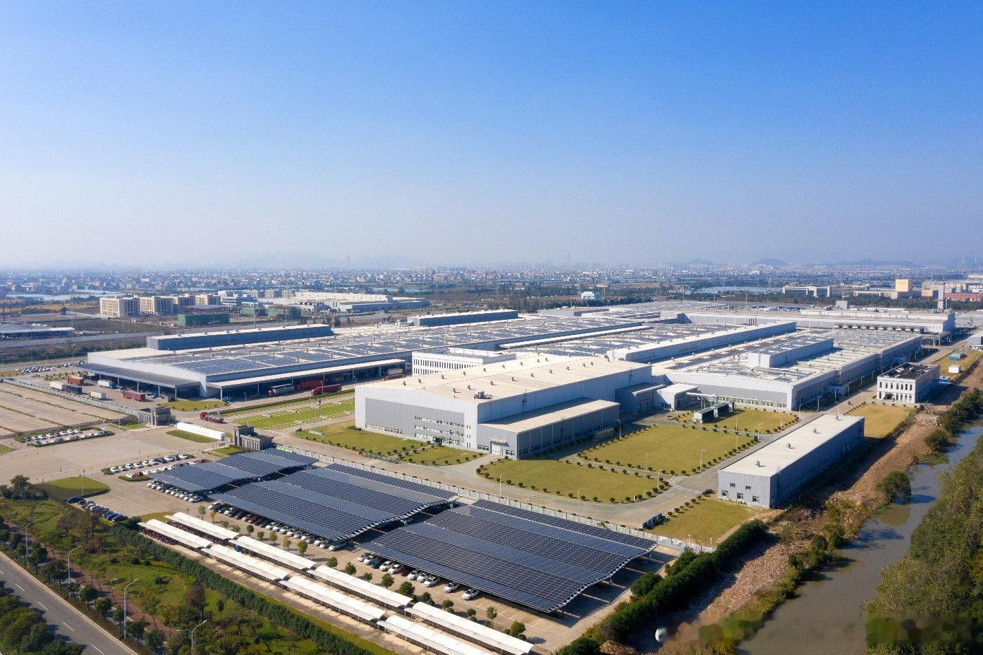 沃尔沃汽车近日荣登《时代》杂志“2026全球最具可持续发展企业”榜单，成为排名最