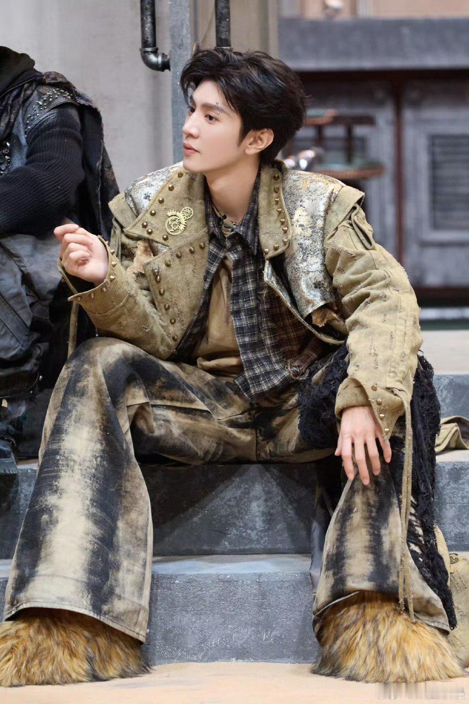 陈哲远全家的顶梁柱大侦探 陈哲远在《大侦探》里的郝大爸，妥妥全家顶梁柱模板！遇事