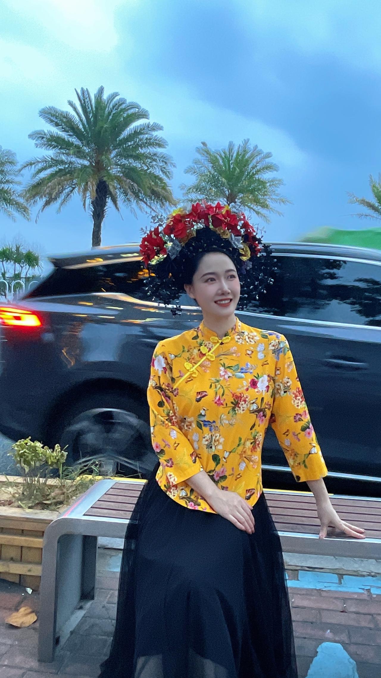 线香燃尽留余白，簪花满头藏盛夏，在泉州的午后，我借一缕香气，偷了半日浮生。
蟳埔