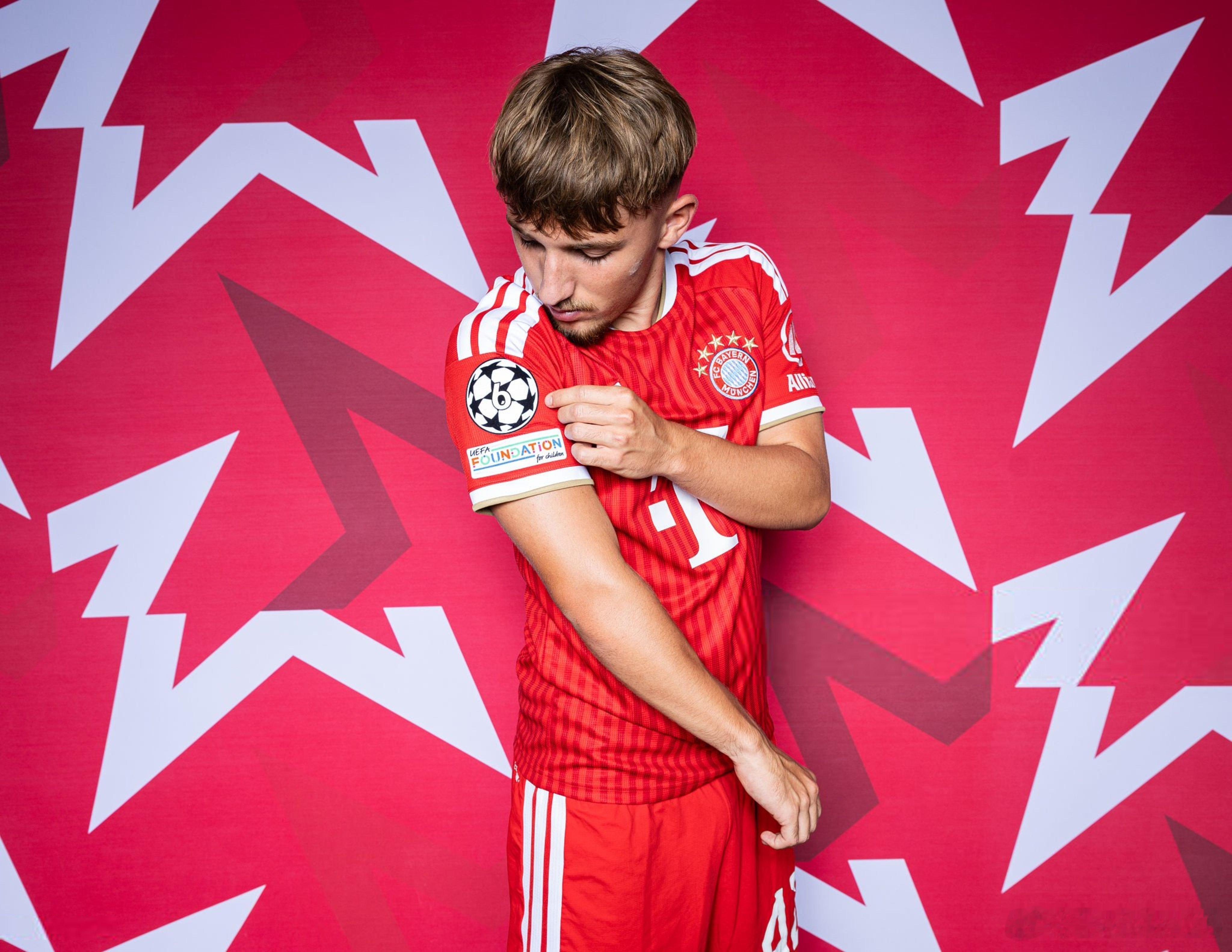 🔴⚪️倫納特·卡爾🇩🇪🇪🇺 
