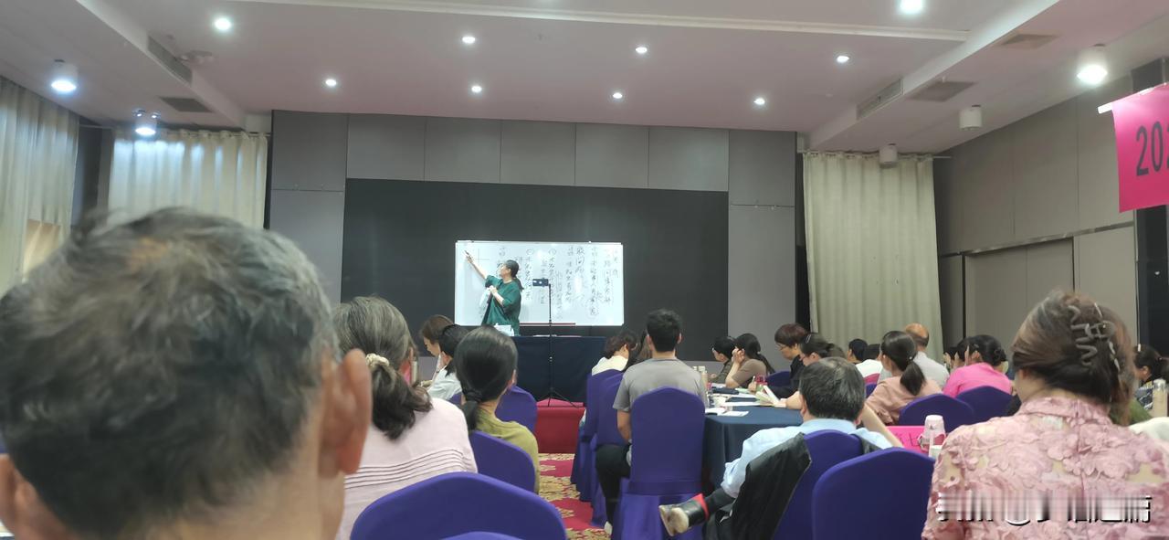 为什么说五一假期是牛马的收割机？

真正的有钱人压根就不会在五一出行。小长假从制