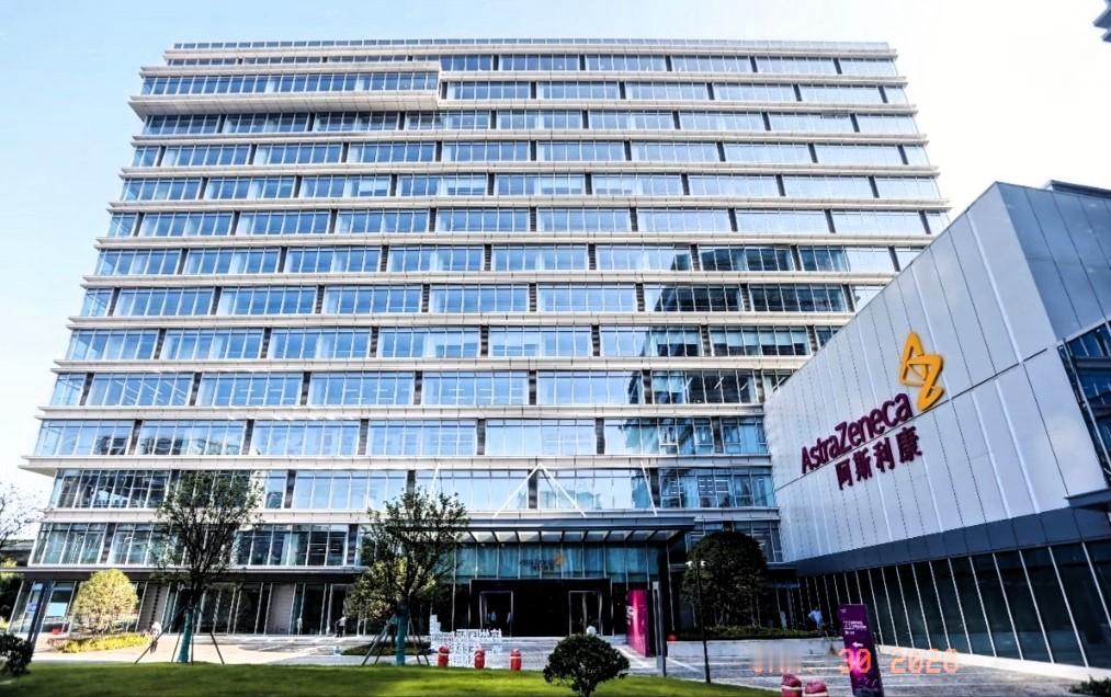 [微风]昨天，29号英国宣布一个重要消息！英国首相斯塔默在中国达成重要协议，英国