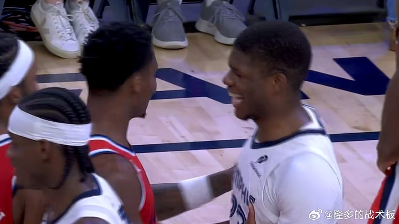 19分逆转！快船客场123-120险胜灰熊，仅落后勇士1.5胜场。快船全场共获得