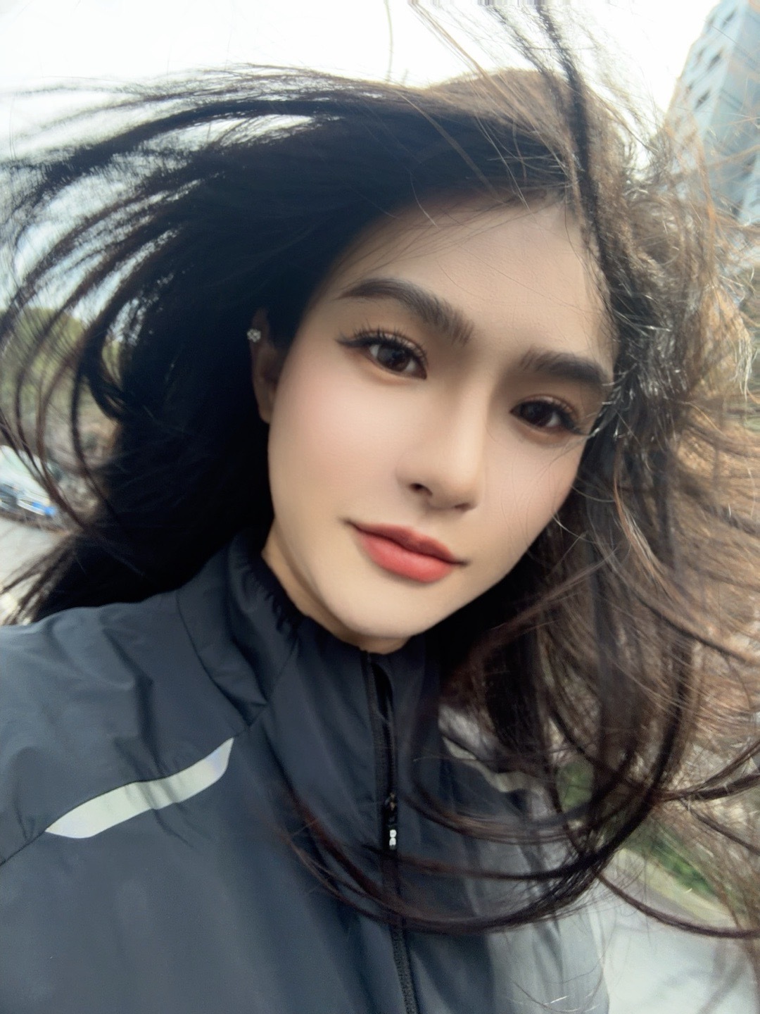 嘿，朋友！请保持发型～ ​​​