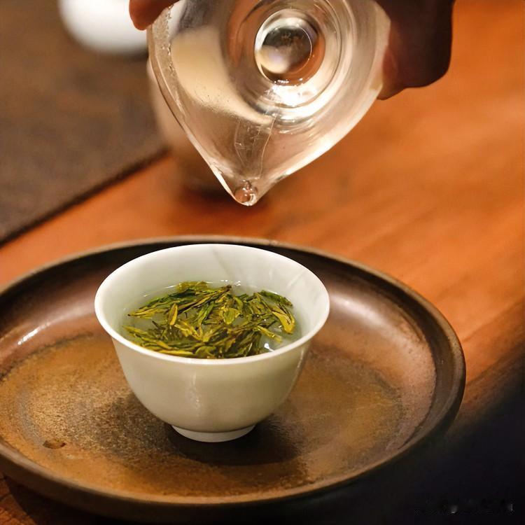 喝进心里的茶，会像藤蔓一样，慢慢爬满整个春天。

 晒出你的本地生活 记录我的2