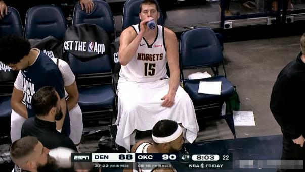 掘金主帅小阿德尔曼怒喷裁判的吹罚！在今天掘金客场以121：127不敌雷霆的赛后采