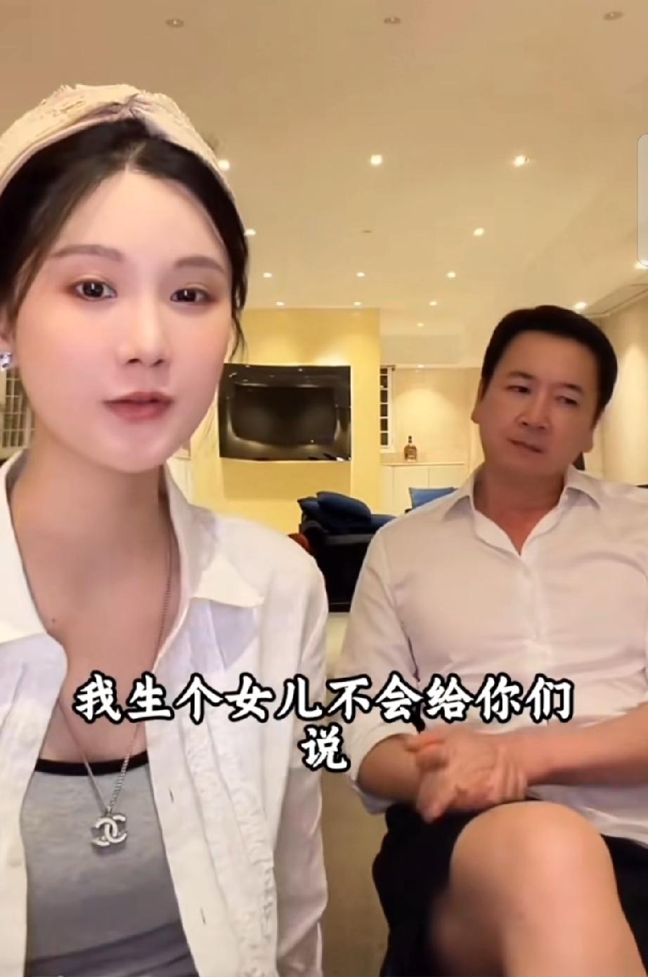 赖文峰和楚玲的女儿起名“赖善妮＂，长的和楚玲小时候一模一样！这是楚玲用高科技想象
