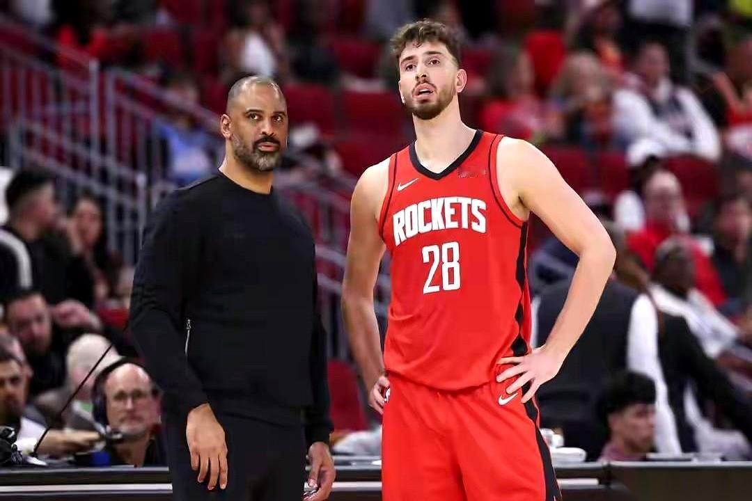 我有时候真的怀疑，乌度卡是不是被申京拿捏住了什么把柄。
不开玩笑。
20次出手，