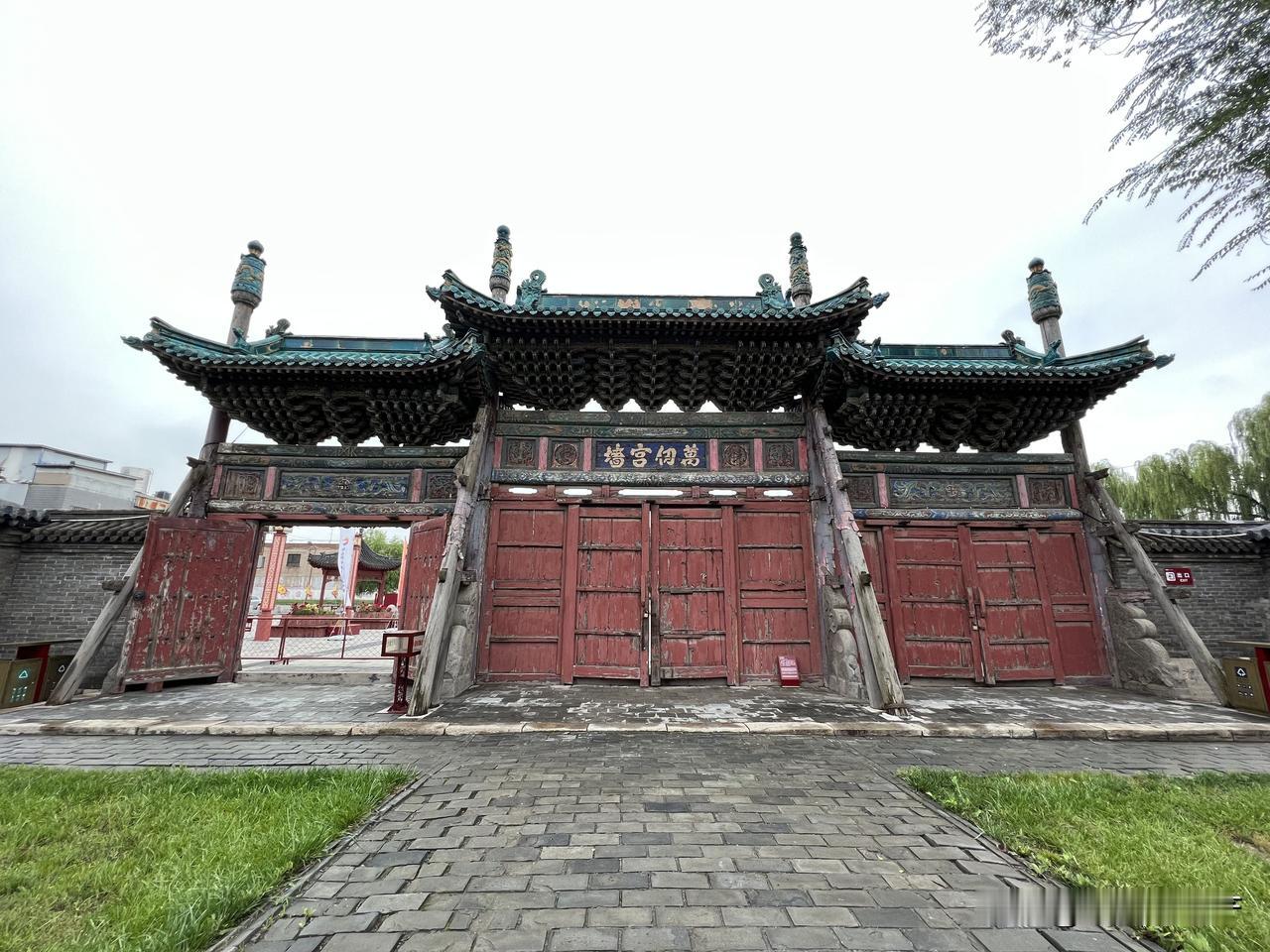 山西代县文庙，始建于唐代，元代重修。庙是南向的，分前、中、后三院。后院为崇圣祠。