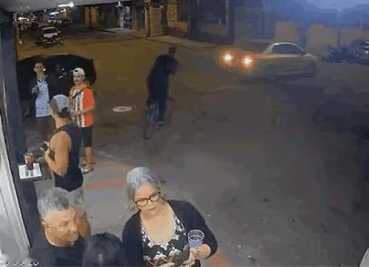 国外也有马路杀手啊～