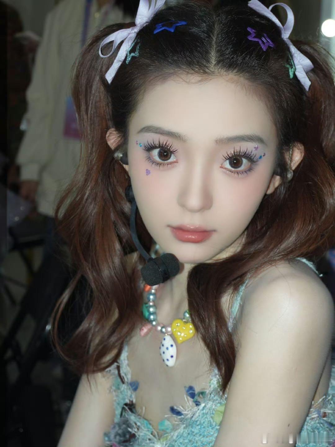 感觉罗予彤是香芋味儿的 罗予彤一笑，空气都变成香芋味了！这是什么人间小甜豆，萌得