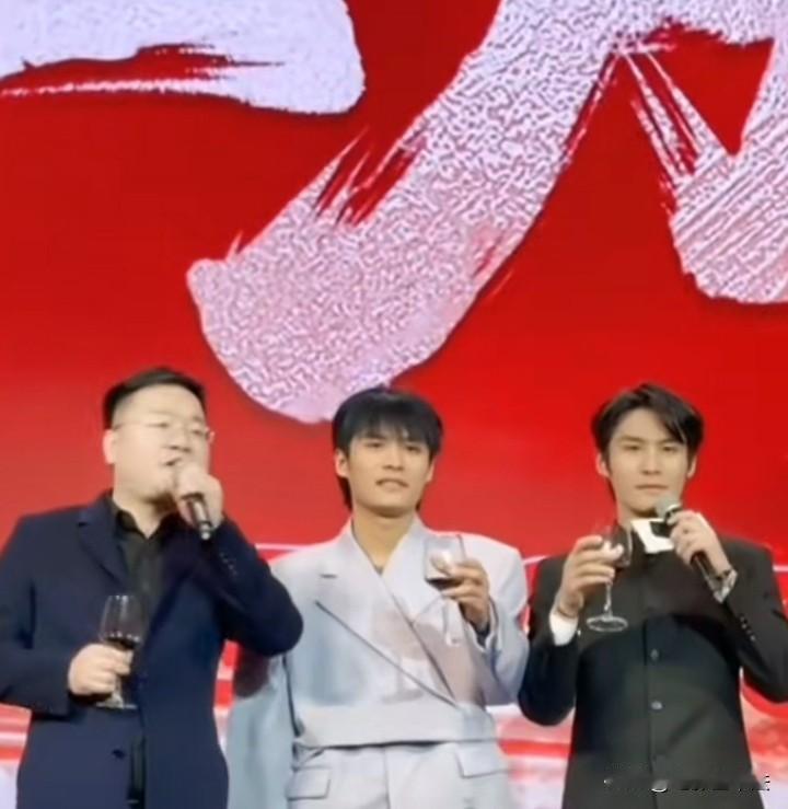 辛巴对三只羊的爆料告诉了大家一个残酷的真相，戳破了很多人的幻想，那就是哪有什么一