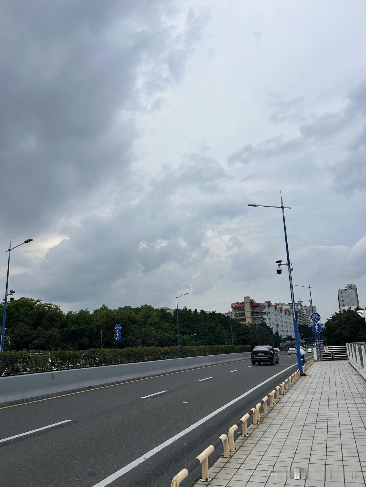 亲戚之间最好的关系就是：保持神秘感，保持距离感！

长大以后才会慢慢地发现，原来