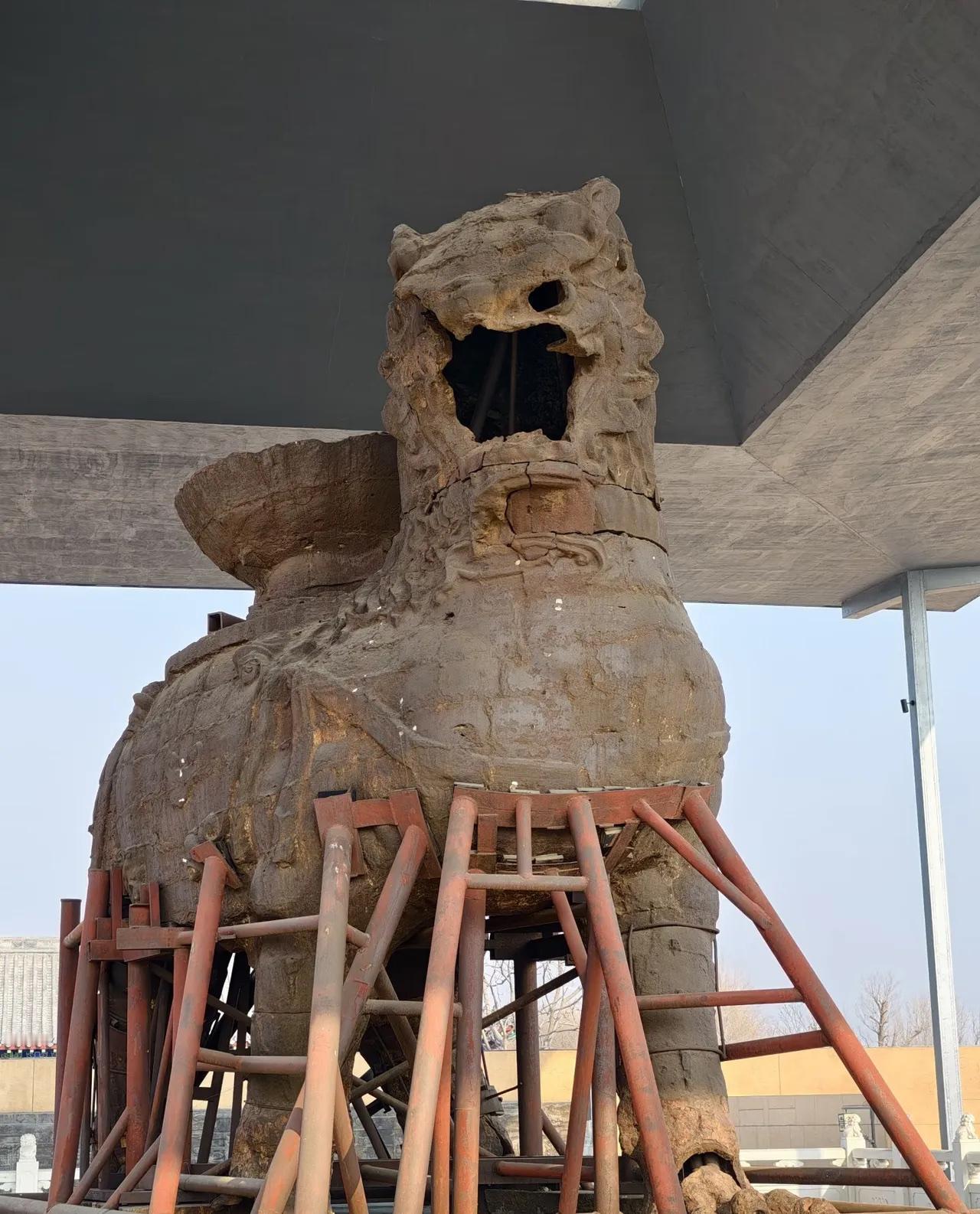 传说中屹立数百年安然无恙的沧州铁狮子，却在专家团队开展保护工作后直接被毁。这无疑