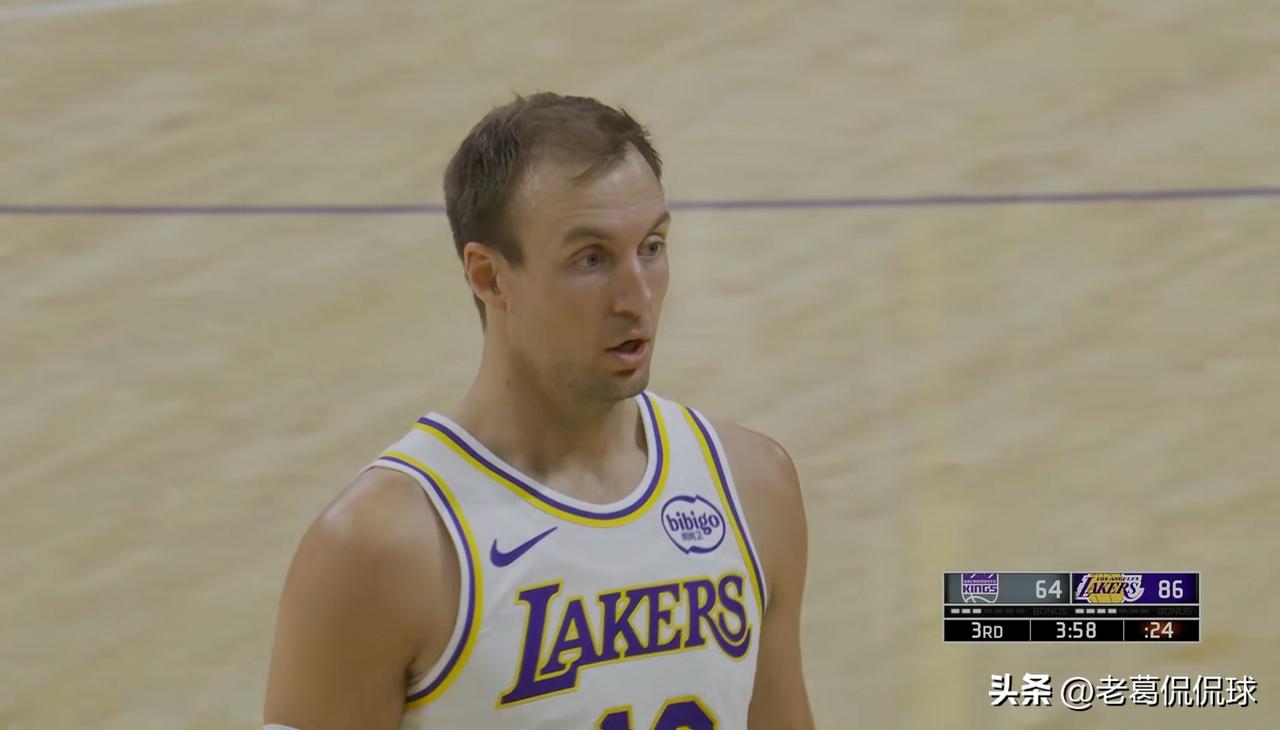 湖人神射手肯纳德真是太会说话了！在今天湖人主场以128：104大胜国王的赛后采访