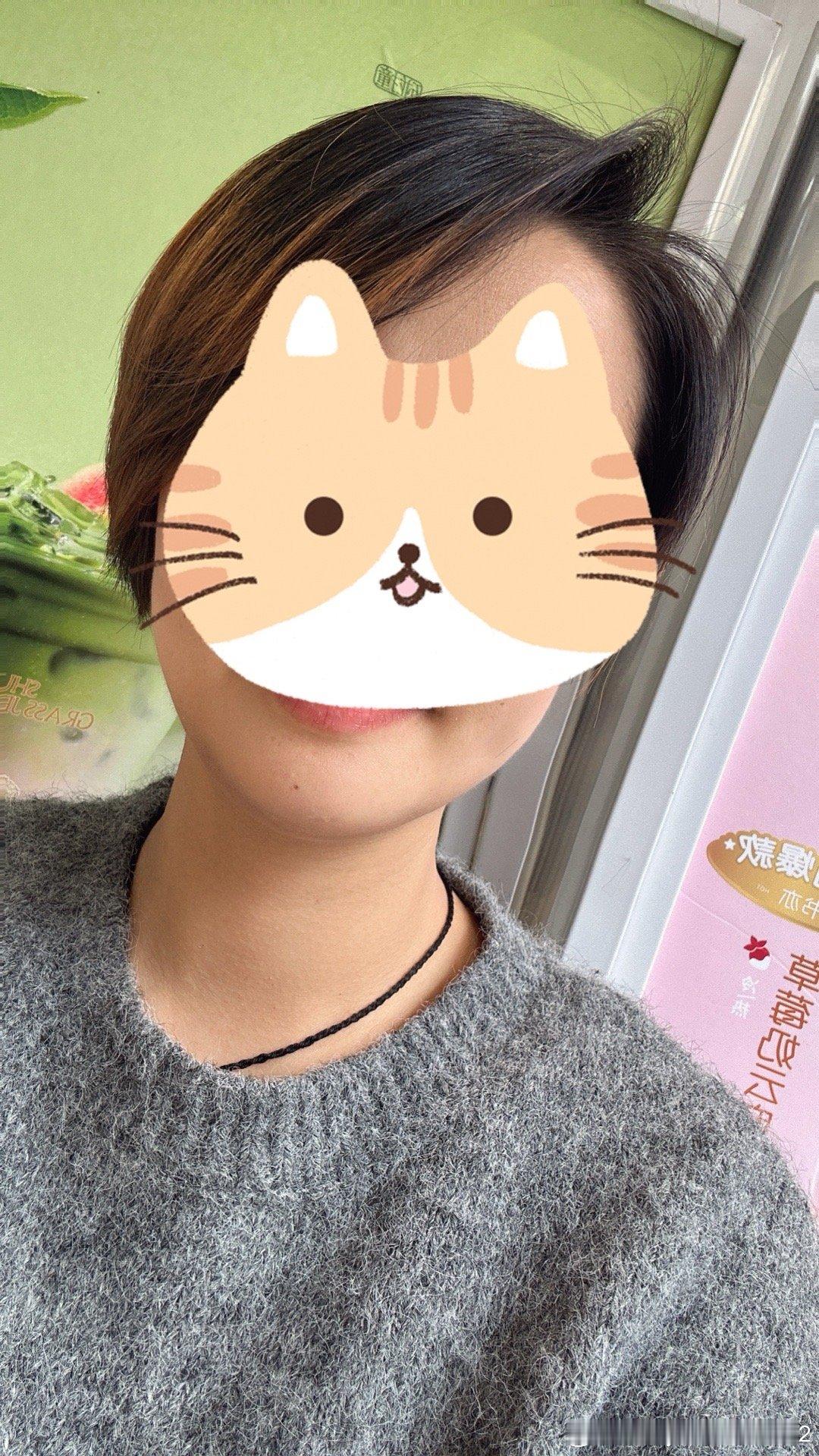 头发长了，昨天去修理了一下，剪了短发真不想留长发了！还不错吧！嘻嘻[笑cry][
