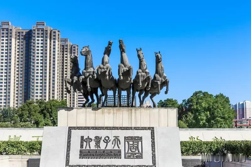 机智过人的回答

周天子派王孙满犒劳楚军，楚庄王在与其交谈中问道：周王室中的九鼎