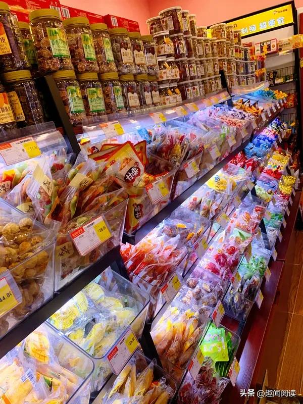 量贩零食头部品牌接连曝出“鬼秤”缺斤短两，差价最高接近五成，不少人花了冤枉钱还没