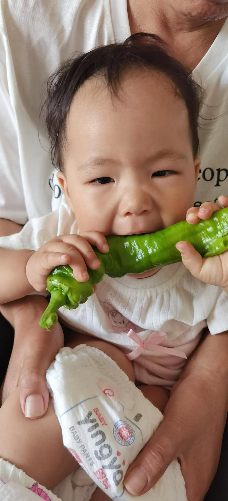 7岁小霸王偷吃“变态辣”外卖，住院后家长还要“赔偿”，网友：这家长真是“辣”到极