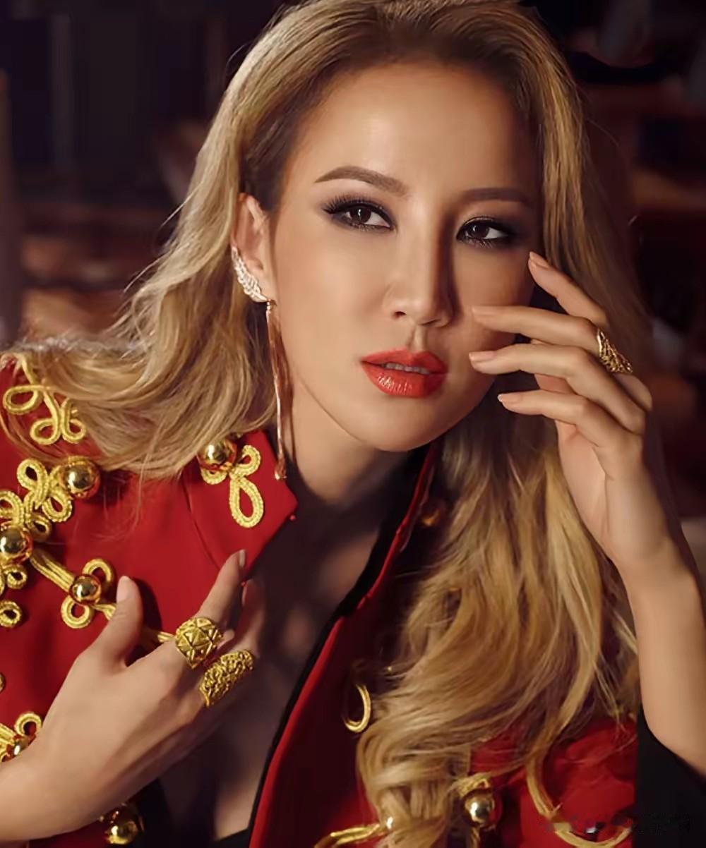 李玫在一次节目中被问，如果你有来生的话，你愿意变美国人还是中国人？我觉得要做中国